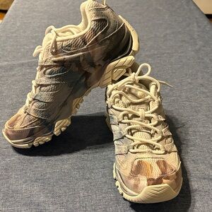 Merrill woman’s Multicolor Sneakers new w/o tags size 9